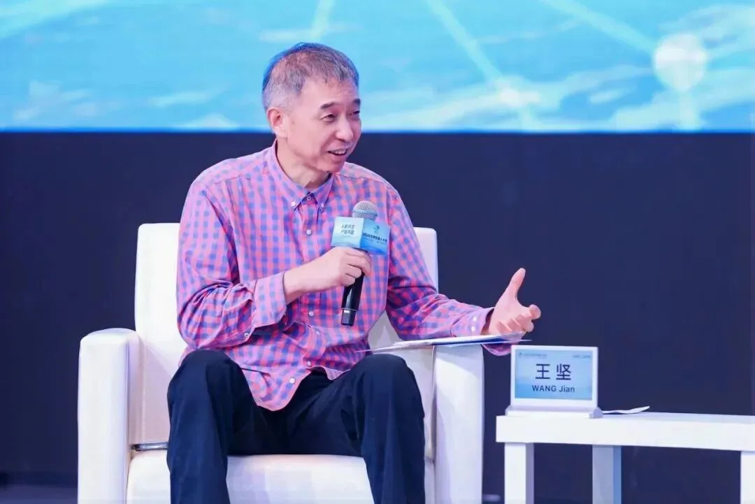 8 位 AI 创业者谈世界模型:生成一切之后,还差一点常识|WRC 2026