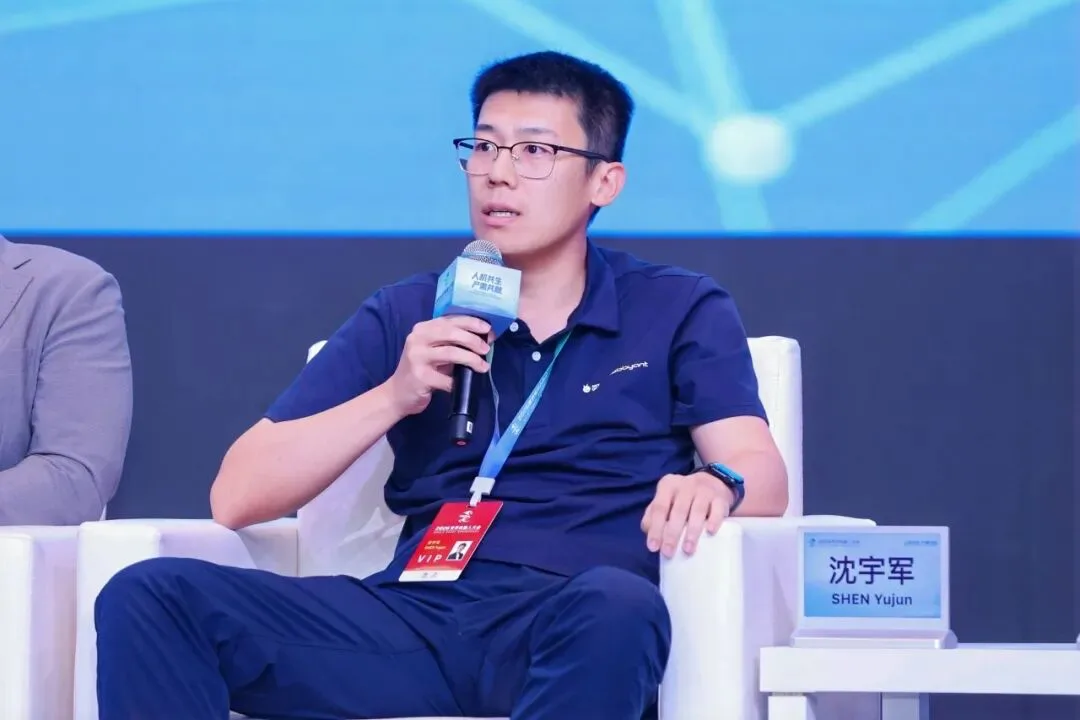 8 位 AI 创业者谈世界模型:生成一切之后,还差一点常识|WRC 2026